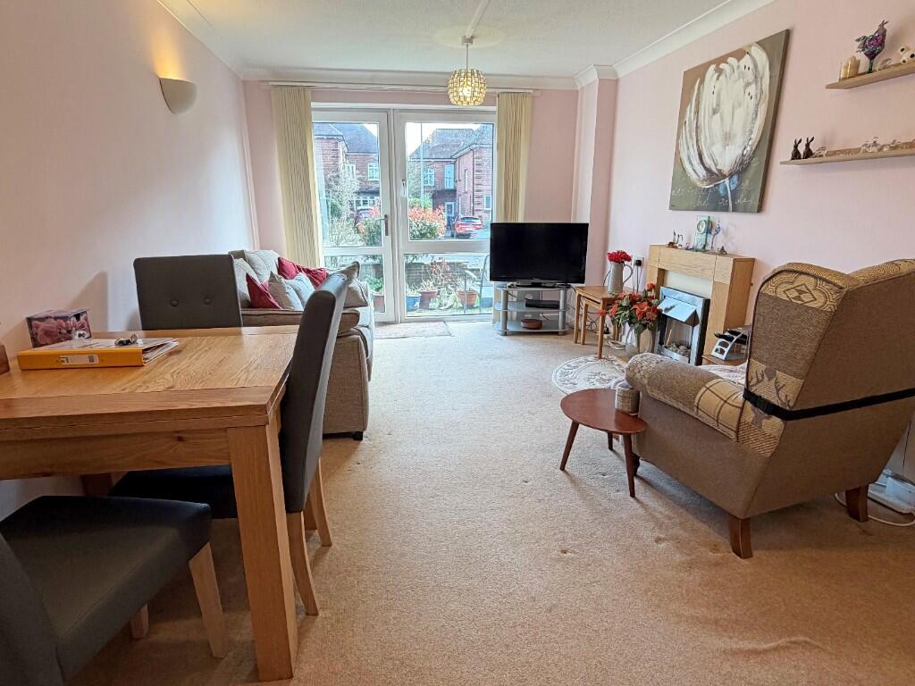 Apartment in Hove, Brighton and Hove - View 2
