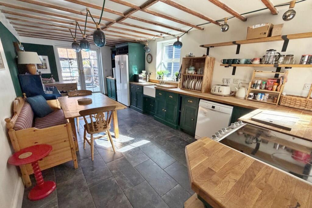 House in Luton - View 4