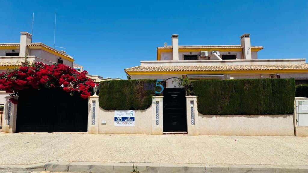 Main image of property: Valencia, Alicante, Villamartin