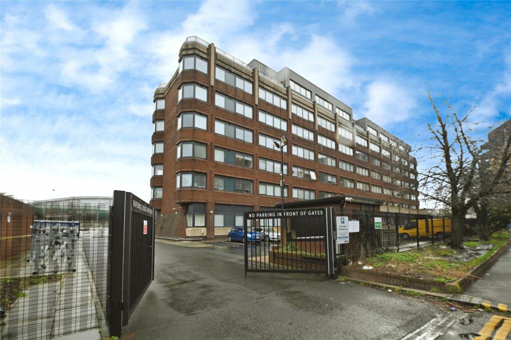 1-bed flat on South Street, Romford, RM1, £190,000