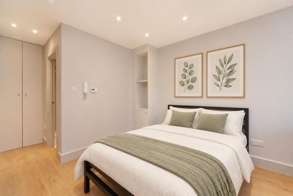 Main image of property: Norwood High Street, LONDON, SE27 9NH