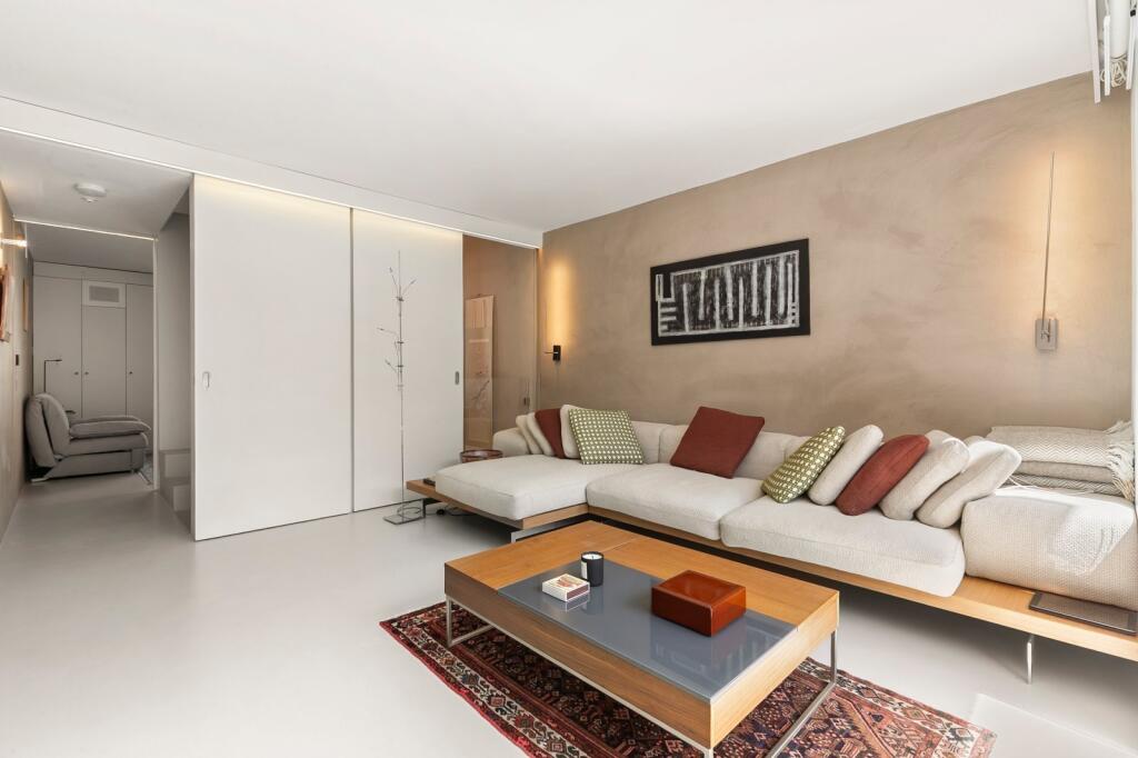 House in London - View 2