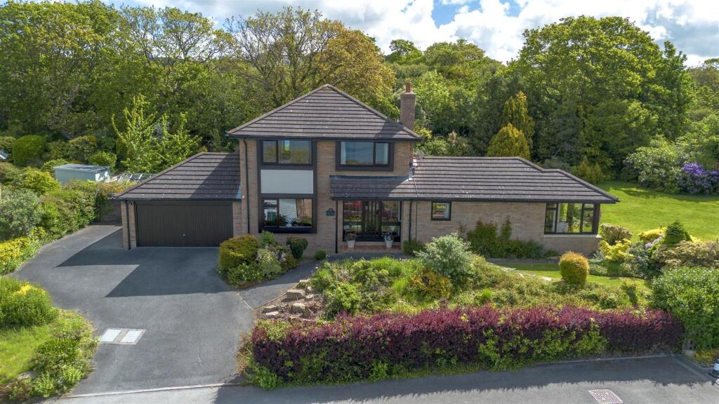 Main image of property: Dalar Las, Glan Conwy, Colwyn Bay