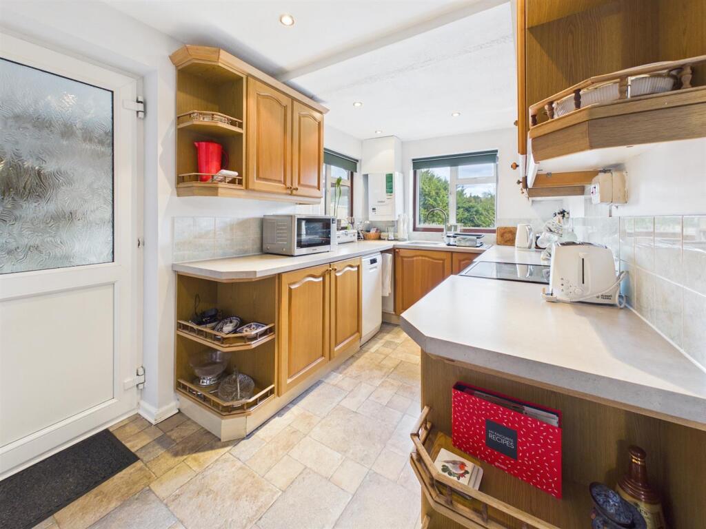 Fairford road, Tilehurst, Reading – pohled 3