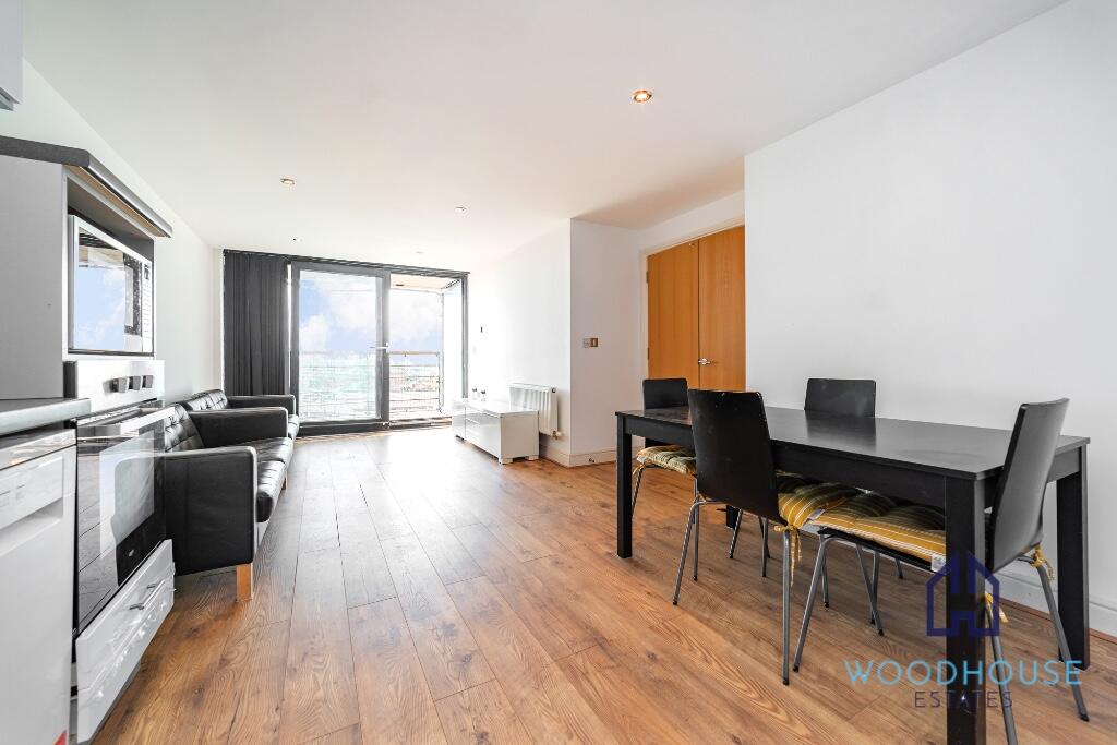 Main image of property: Kingsway, London, N12