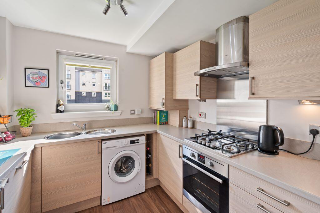 Apartment in Edinburgh, Clerwood, Clermiston - View 5