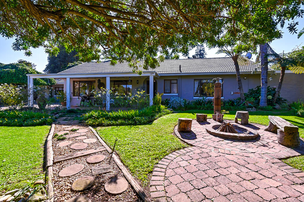 Main image of property: South Africa, Western Cape, Constantia, Klein Constantia Road, 16