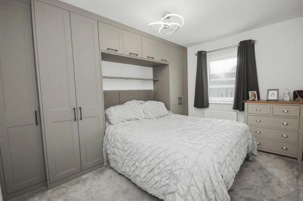 House in Kettering, Hanwood Park - More