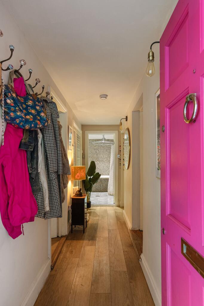Apartment in London - View 5