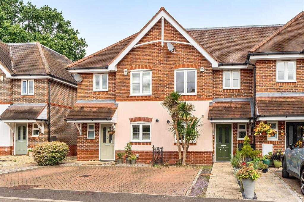 Main image of property: Amberley Gardens, Wokingham, Berkshire, RG41 1LN