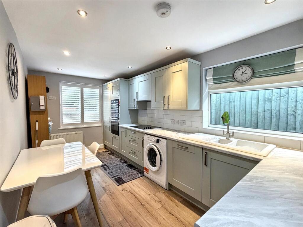 House in South Kesteven, Northfields, Stamford - More