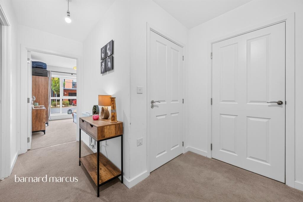 Apartment in Sutton - View 5