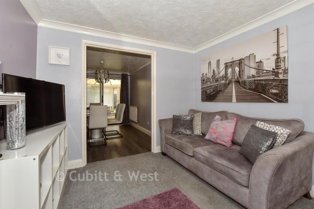 House in Crawley, Broadfield - View 3