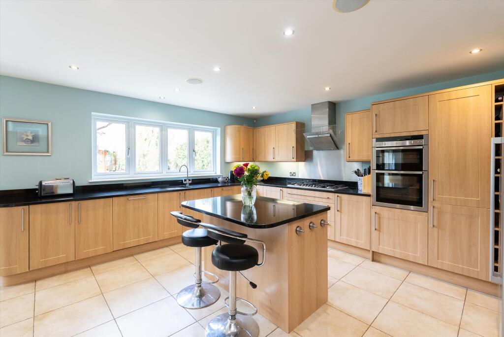 Burnhams Road, Little Bookham, Leatherhead, Surrey, KT23 - View 4