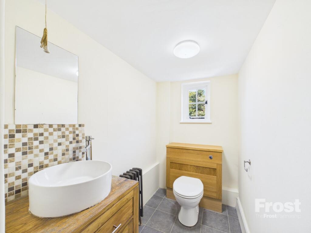 House in Slough, Burnham - View 4