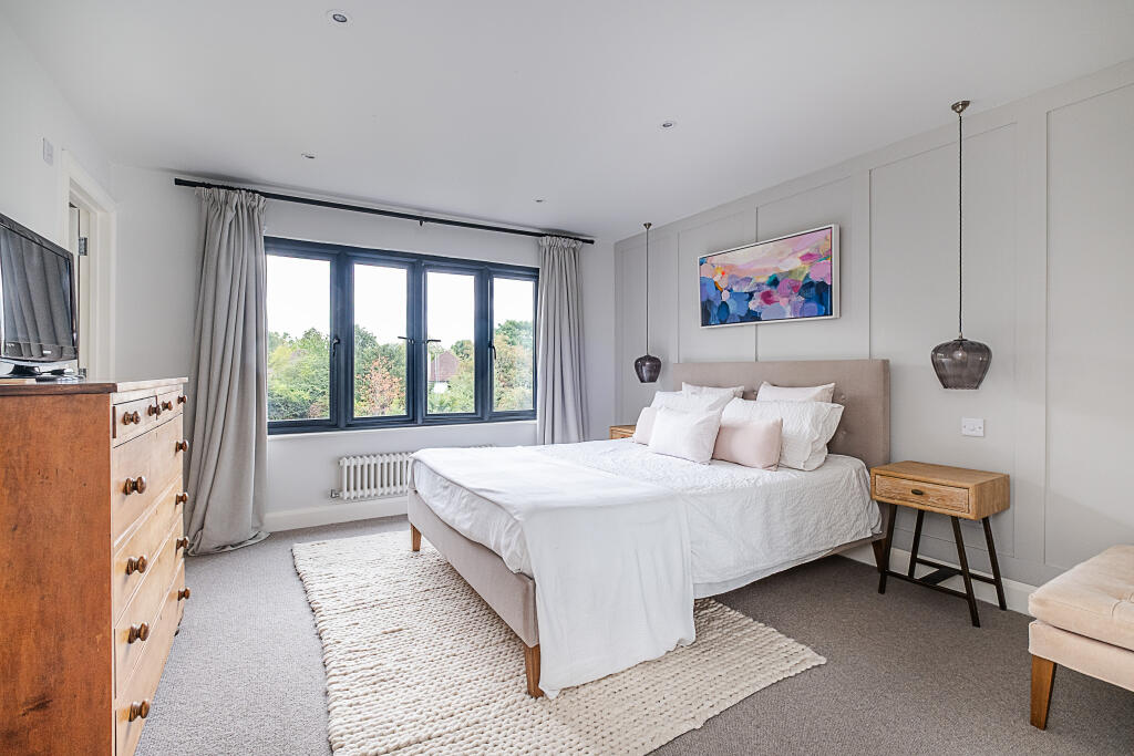 House in London, Berrylands - More