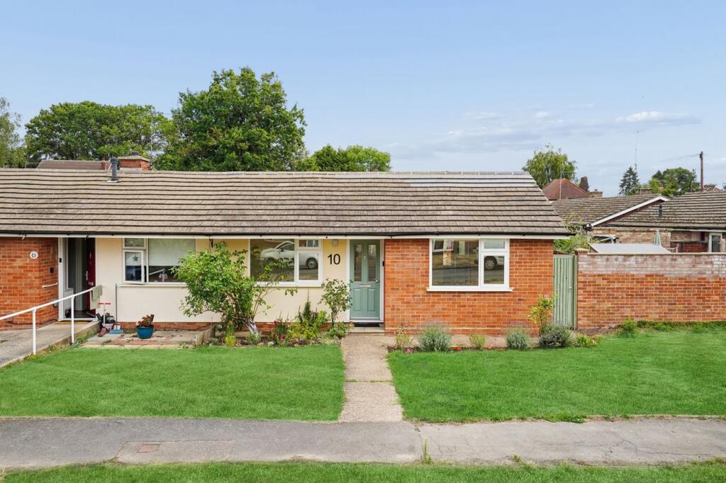 Main image of property: Heatherden Green, Iver, SL0