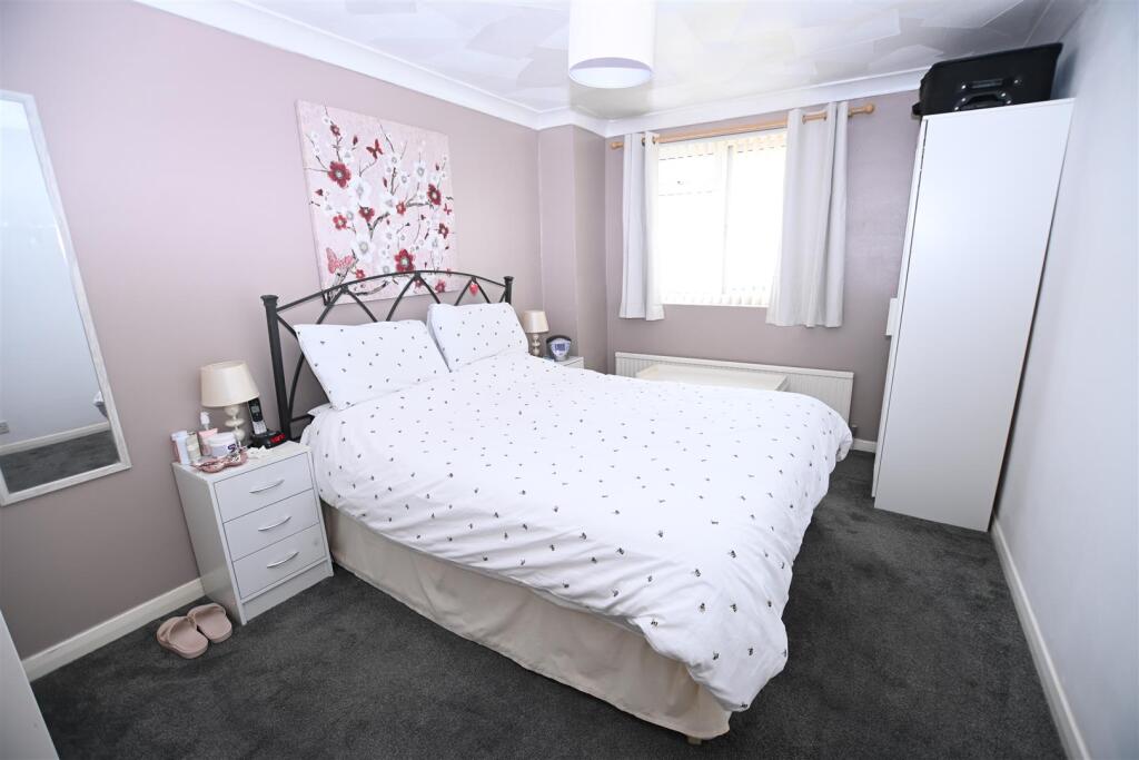 House in Castle Point, Canvey Island - More