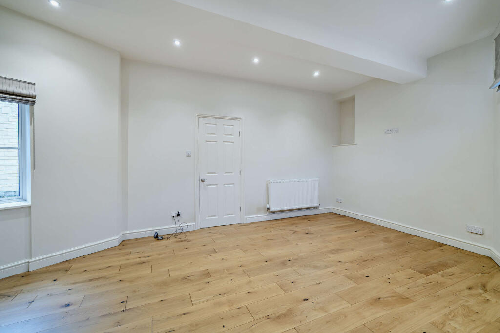 Victoria Road, Cirencester, Gloucestershire, GL7 photo 3