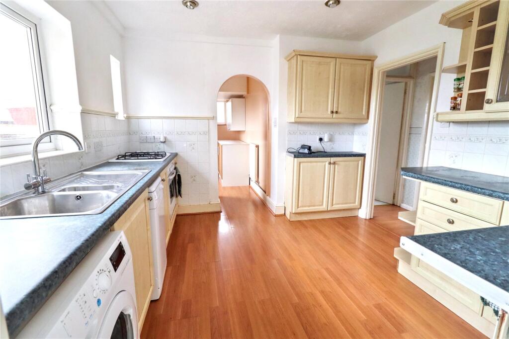 Park Way, Midsomer Norton, BA3 photo 4