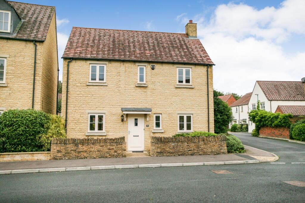 3-bed detached on Summers Way, Moreton-in-Marsh, Gloucestershire. GL56 0GB, £399,950