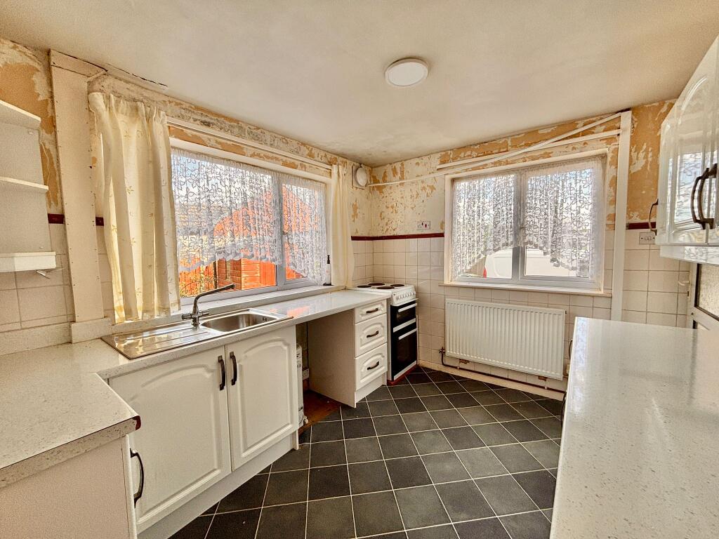 77 Wood Avenue, Creswell, Worksop, Nottinghamshire S80 4EG photo 3