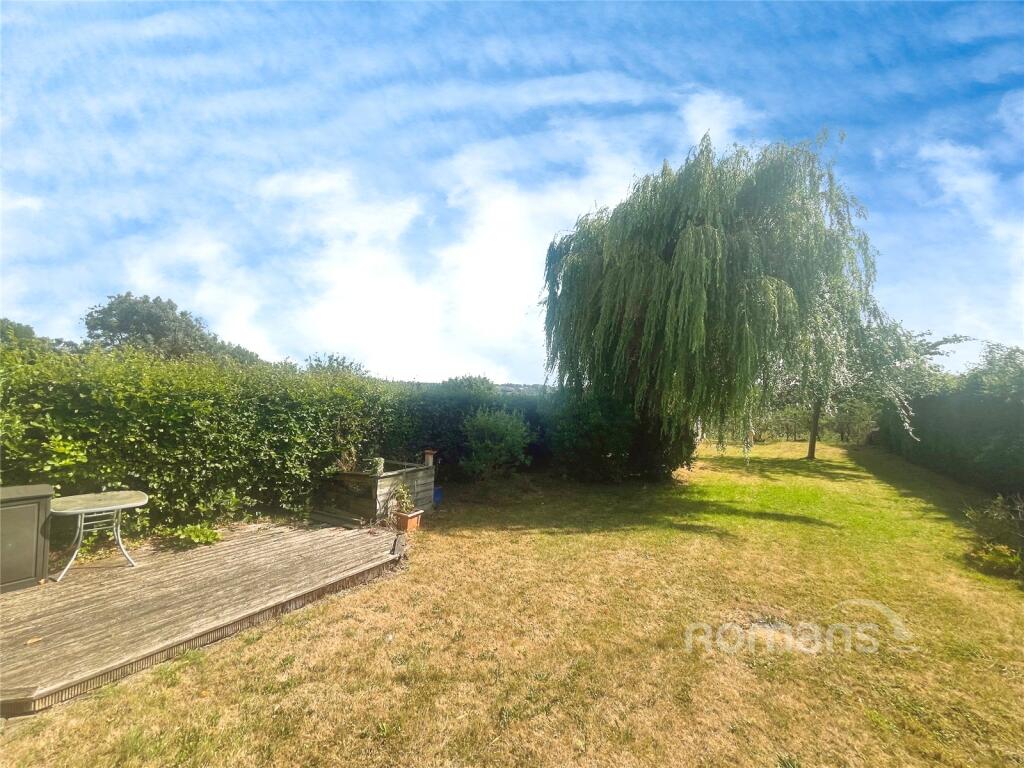 Hazell Road, Farnham photo 2