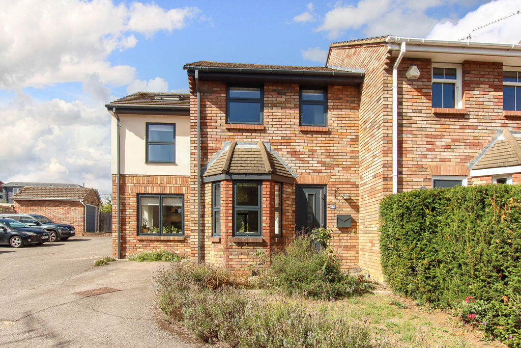 Main image of property: Lakeside, Tring