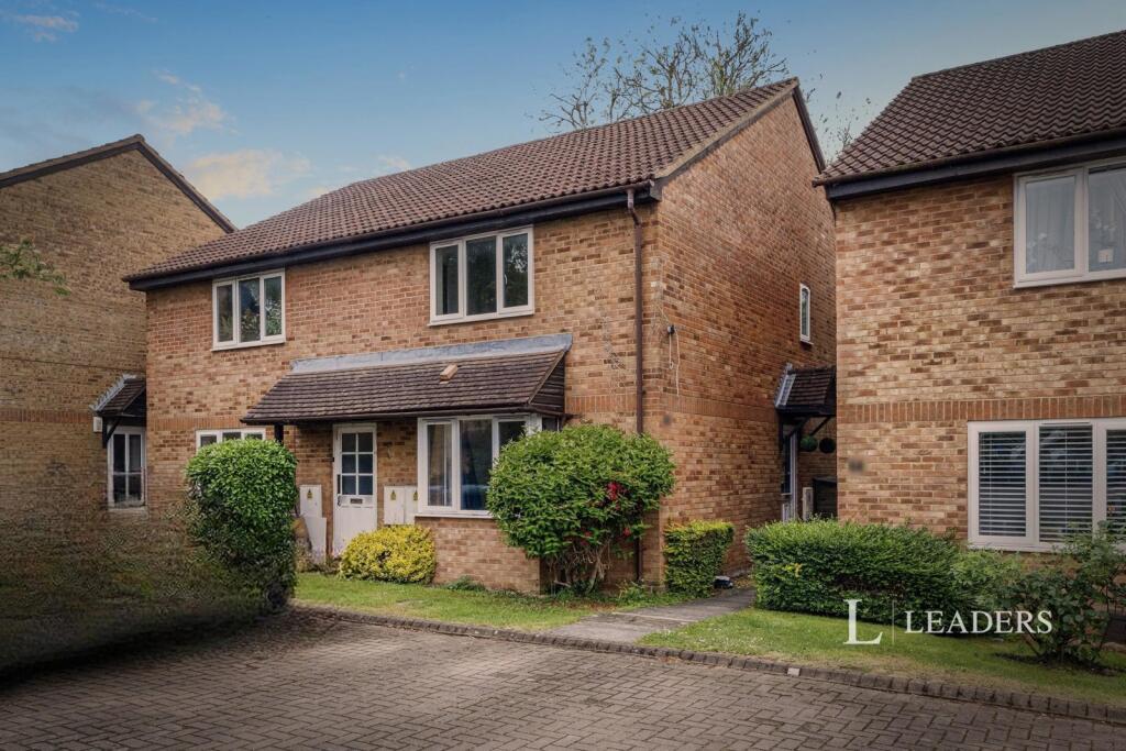 Main image of property: Moor Pond Close, Bicester, Oxfordshire, OX26