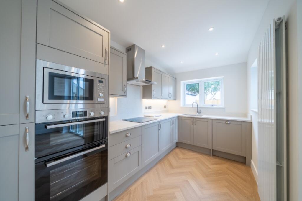 Sandfield Avenue, CH47 photo 3