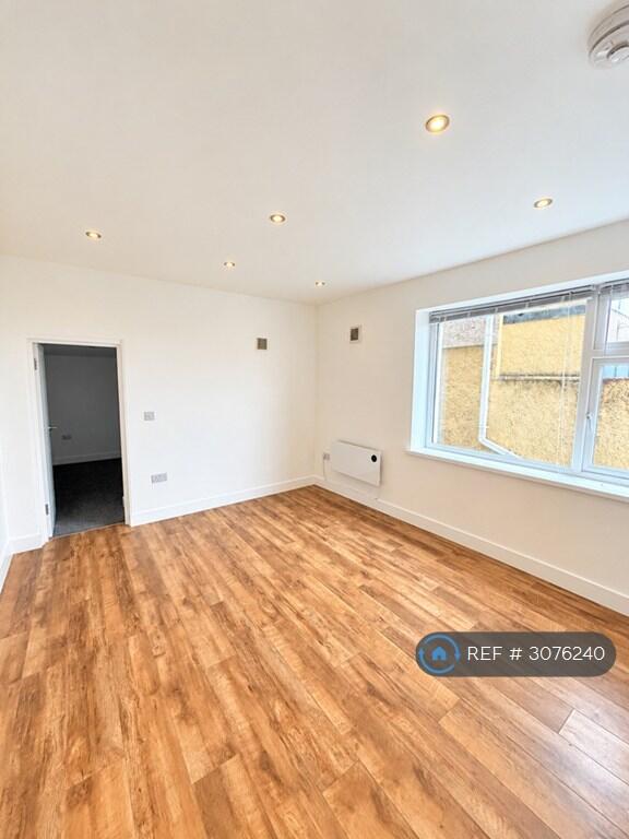 Apartment in Cardiff - View 5