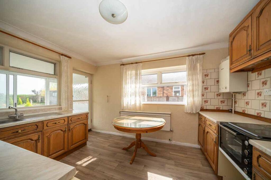House in Caddington, Chaul End - More