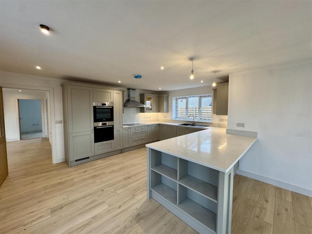 Hall Road, Brockdish photo 2