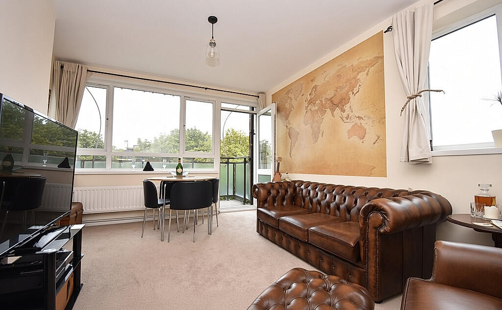 2-bed flat on Bracondale Road, London, SE2 9EH, £180,000