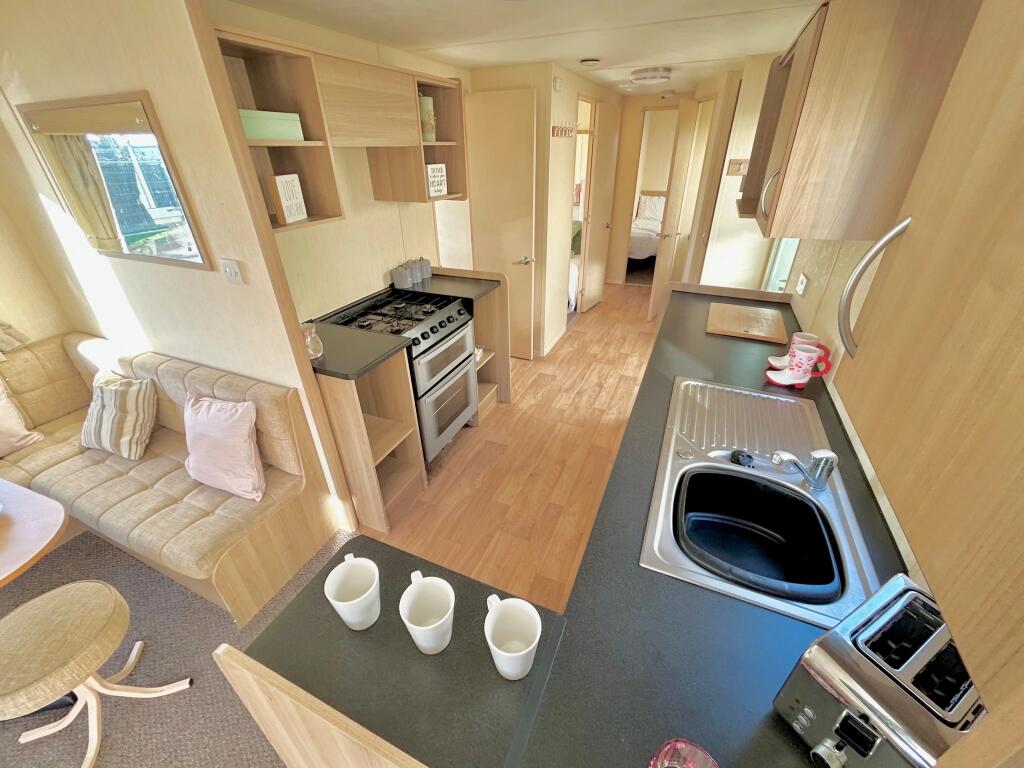 2012 Willerby Horizon , St. Osyth Beach Holiday Park, St Osyth, Clacton-on-Sea, Essex, CO16 8SG - More