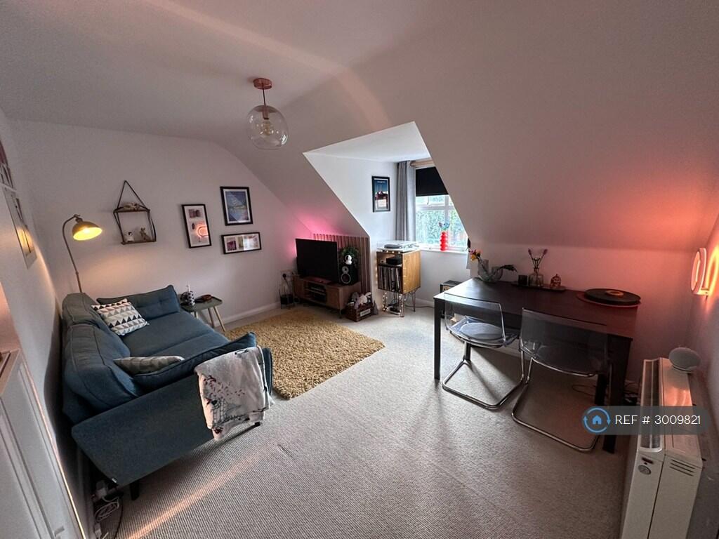 Main image of property: Chesterton High Street, Cambridge, CB4