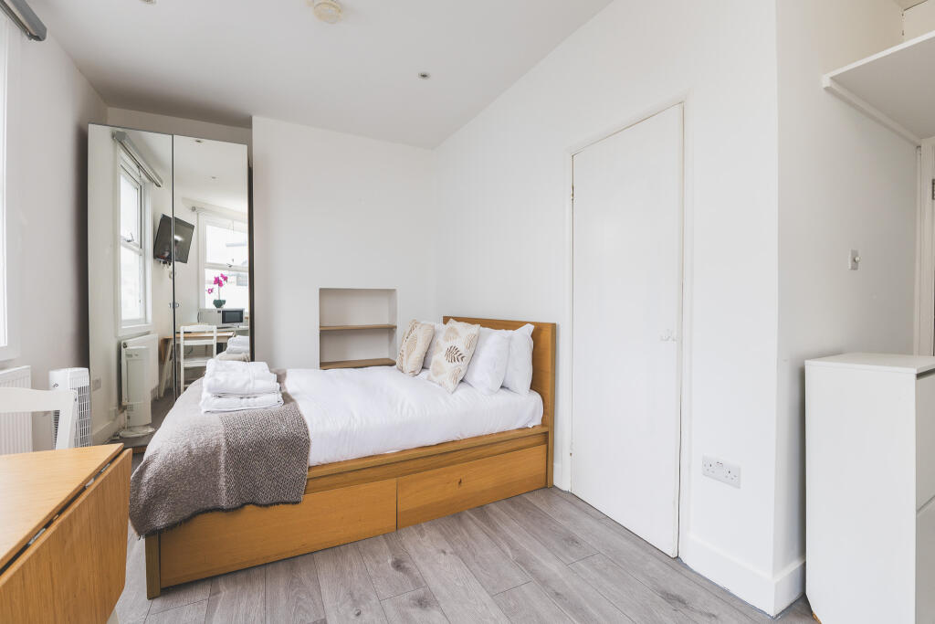 Studio flat for rent
