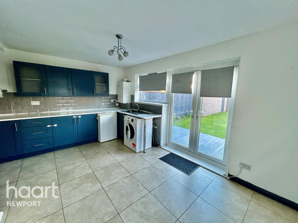 Maesglas Grove, Newport photo 5