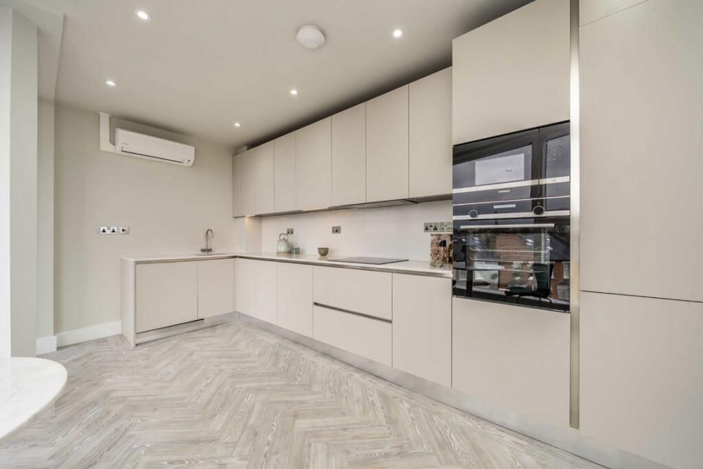 Apartment in Twickenham - View 2