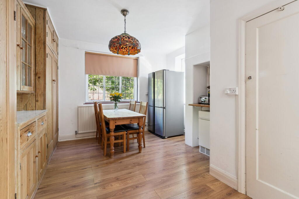 House in Rickmansworth, Moor Park Estate, Batchworth - View 5