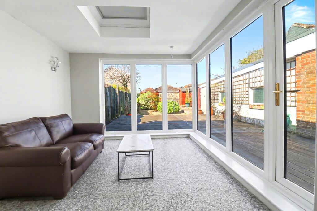 Long Close Road, Hedge End, SO30 - View 5