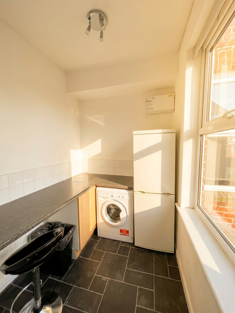 Apartment in Nottingham, Nottinghamshire - View 2