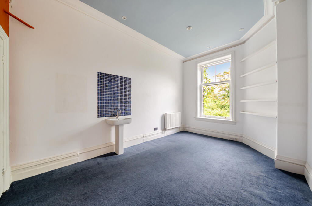 House in Leeds, Headingley Hill, Meanwood - More