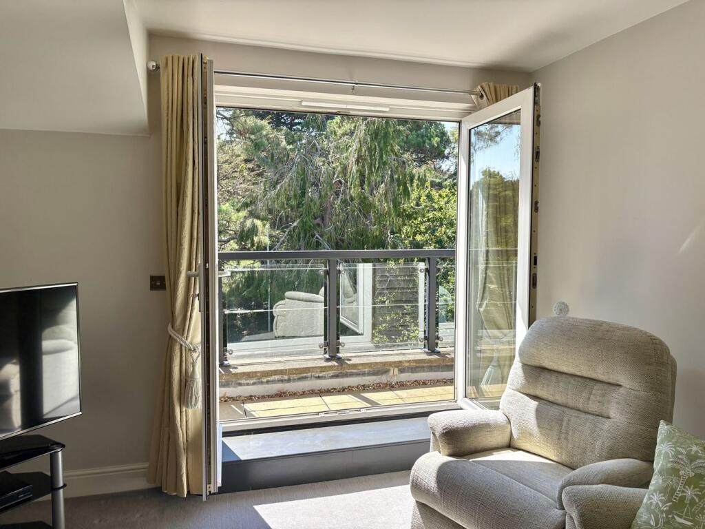 Apartment in Poole - More