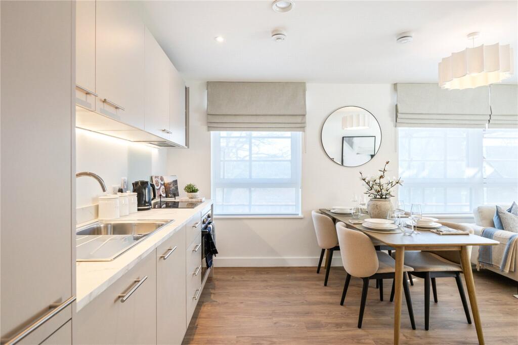 Apartment in Stevenage, Hertfordshire - View 5