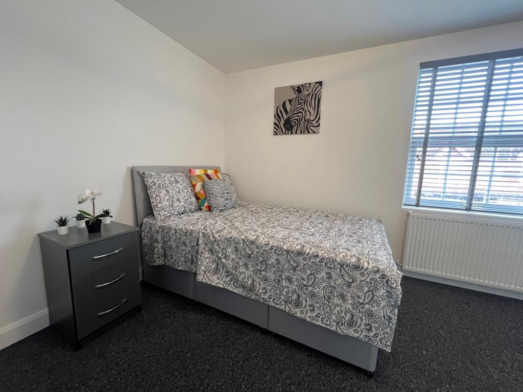Apartment in Redditch, Worcestershire - View 4
