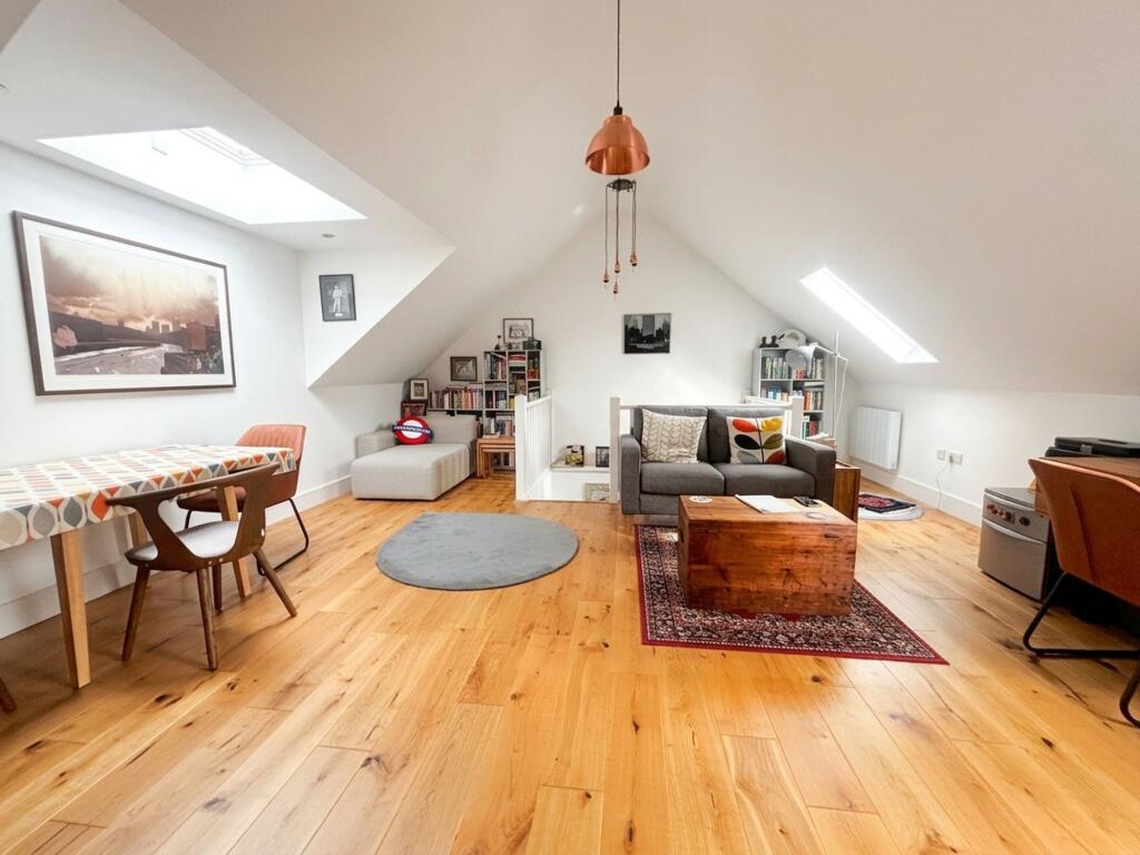 Quaker Lane, Thornbury, BS35 photo 2
