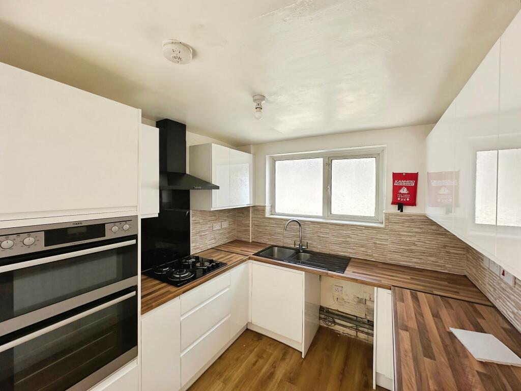 House in Luton - View 4