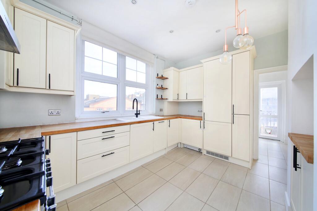 Apartment in London - View 4