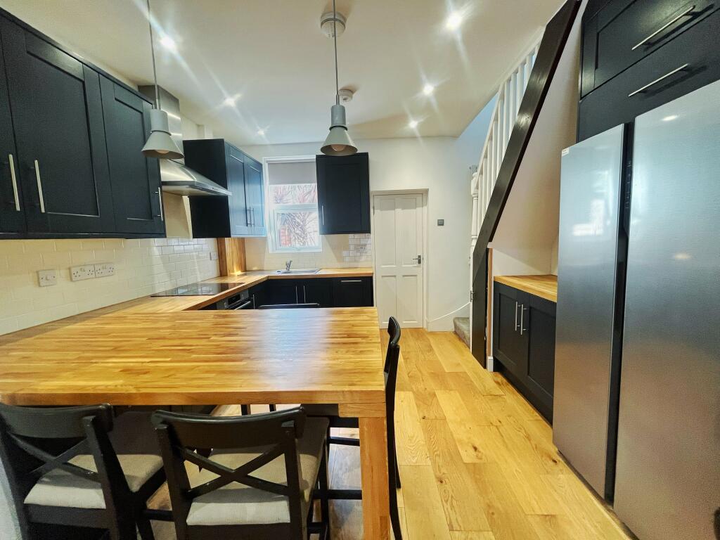 2 bedroom house for rent